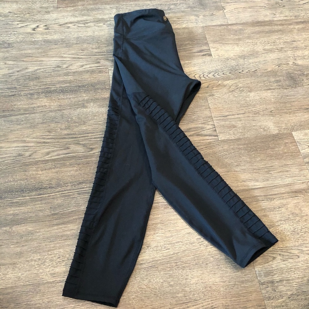 Gaiam 7/8 black leggings Lg